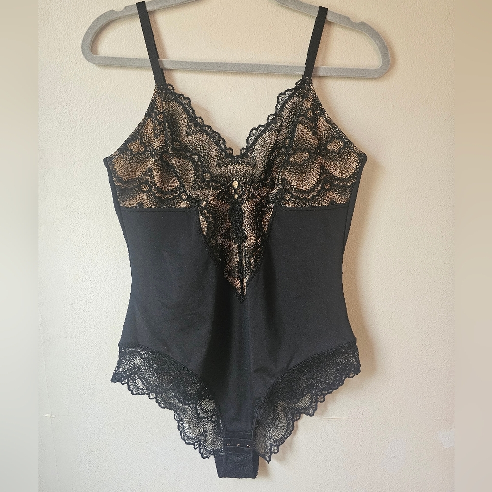 NWT Sculpting Black Lace Bodysuit From Pinsey - Women Intimates